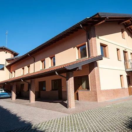 Orange Hotel 3*