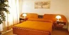 Ξενοδοχείο Orange Vergiate