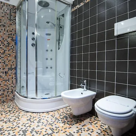 Orange Hotel 3*