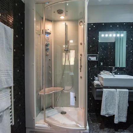 Orange Hotel 3*
