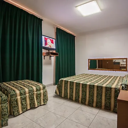 Orange Hotel 3*