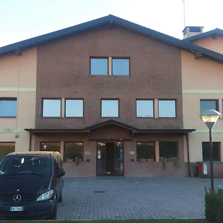 Orange Hotel 3*