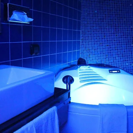 Orange Hotel 3*